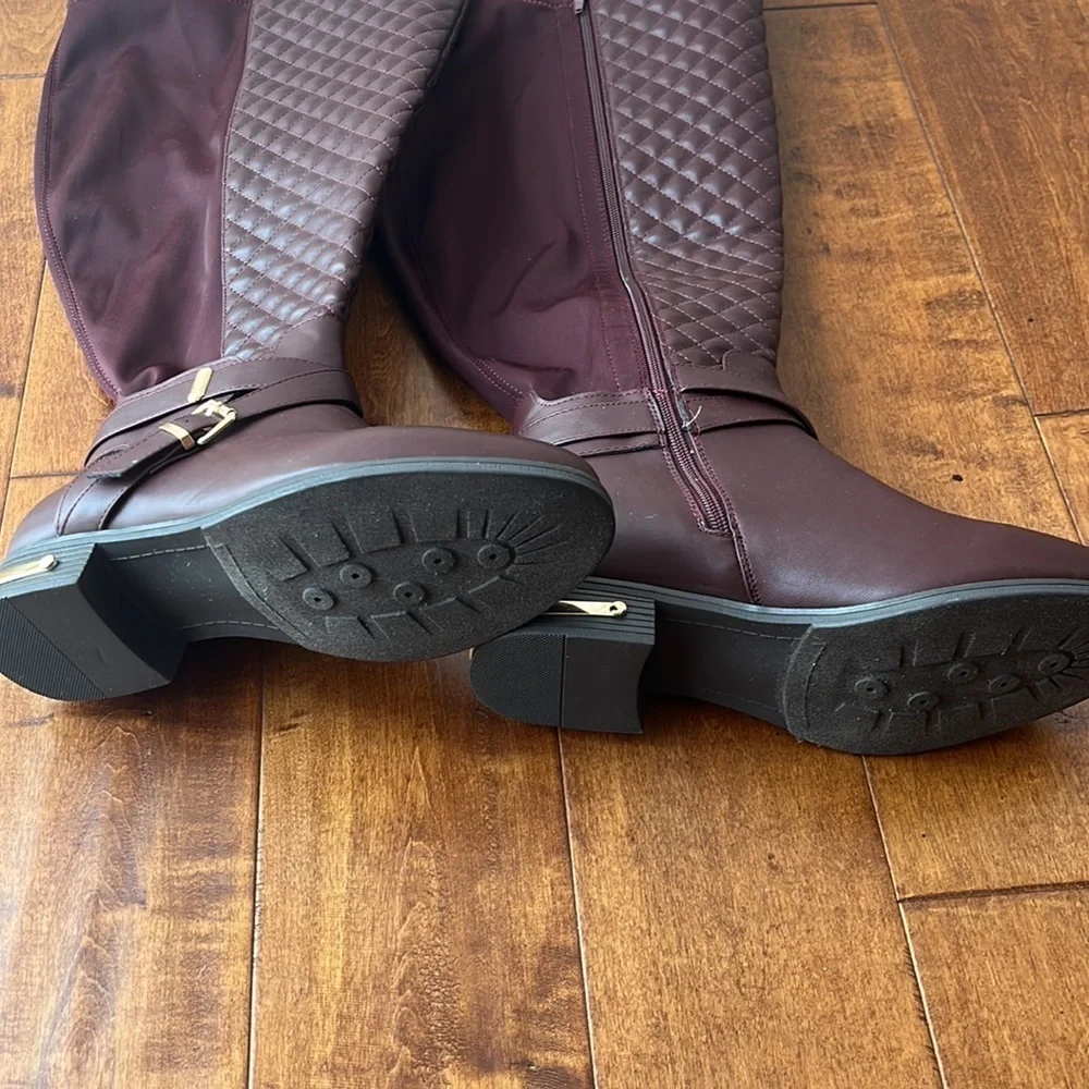 Annabeth Quilted Flat Boots Size 9